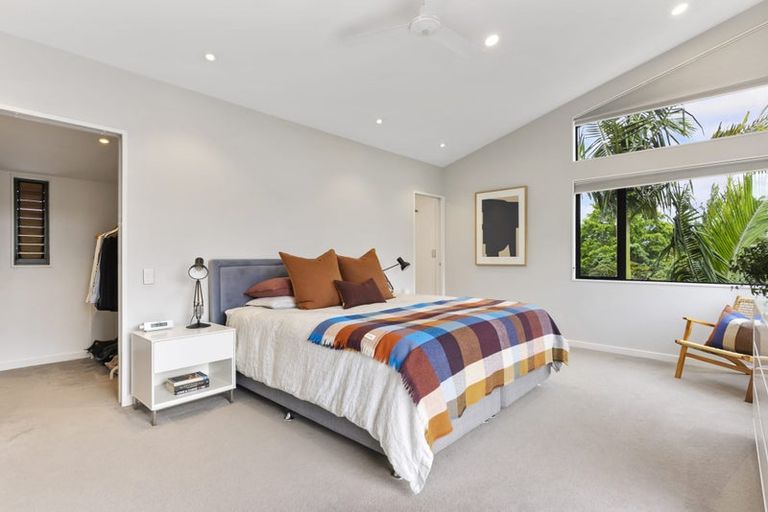 Photo of property in 25a Barron Drive, Green Bay, Auckland, 0604