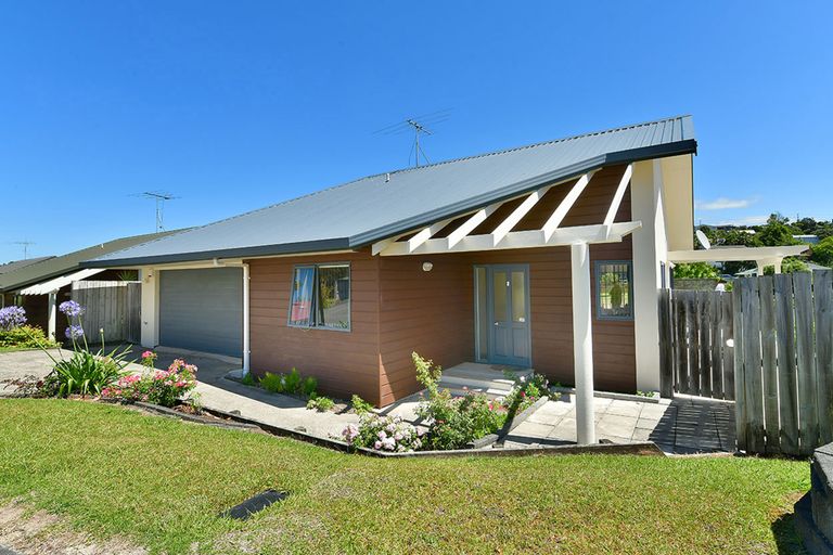 Photo of property in 62 Donald Street, Stanmore Bay, Whangaparaoa, 0932