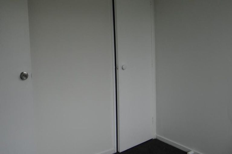 Photo of property in 2/11 De Bloge Place, Clendon Park, Auckland, 2103