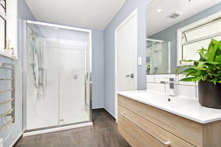 Photo of property in 18 Omaha Grove, Totara Park, Upper Hutt, 5018