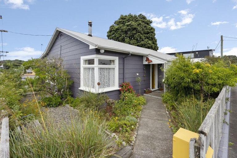 Photo of property in 31 Young Street, New Plymouth, 4310