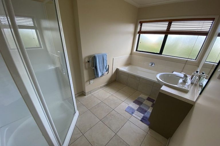 Photo of property in 28 Seamount Drive, Red Beach, 0932