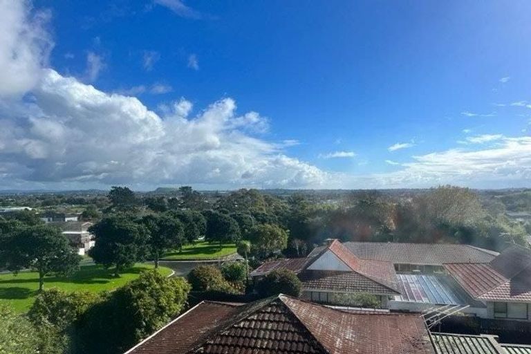 Photo of property in 3/60 Highland Drive, Highland Park, Auckland, 2010