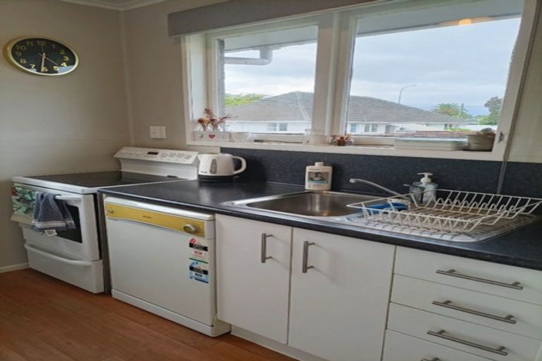 Photo of property in 1/63a Pine Avenue, Ebdentown, Upper Hutt, 5018