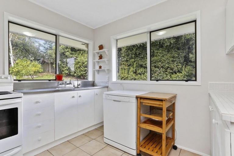 Photo of property in 2/31 Auld Street, Torbay, Auckland, 0630