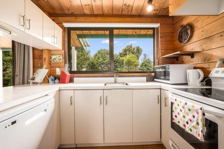 Photo of property in 15 James Cook Drive, Whitby, Porirua, 5024