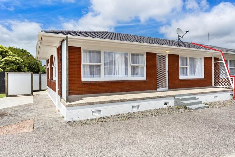 Photo of property in 134 Te Atatu Road, Te Atatu South, Auckland, 0610