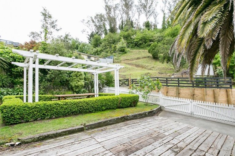 Photo of property in 8 Burke Street, Hospital Hill, Napier, 4110