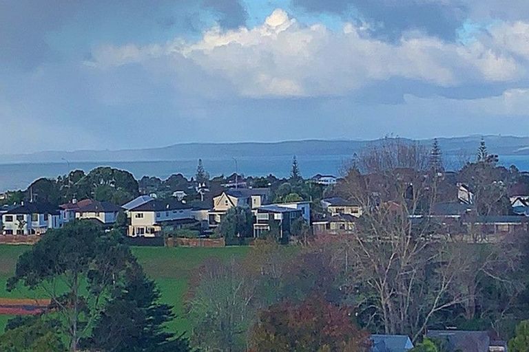 Photo of property in 28 Ronald Macken Place, Windsor Park, Auckland, 0632