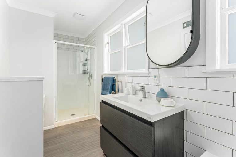 Photo of property in 13 Tainui Terrace, Tawa, Wellington, 5028