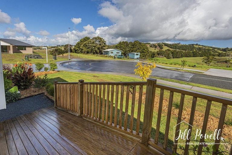 Photo of property in 1 Manaaki Circle, Paparoa, 0571