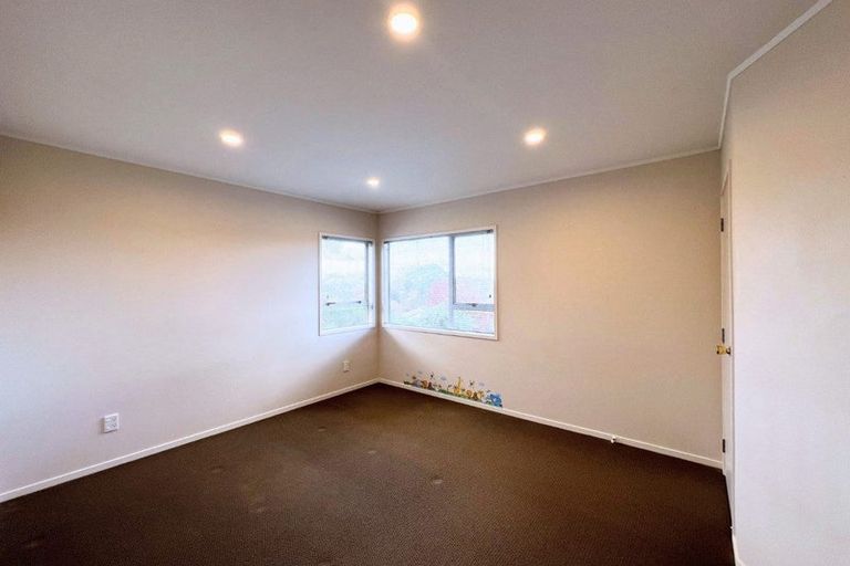 Photo of property in 25 Peterhouse Place, West Harbour, Auckland, 0618