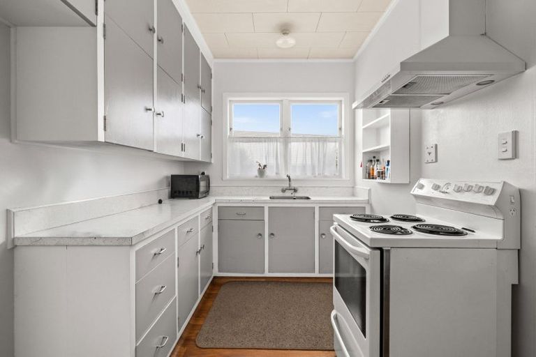 Photo of property in 210a Grove Road, Mayfair, Hastings, 4122