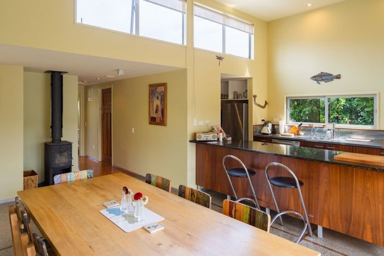 Photo of property in 25 Tennis Court Road, Raumati South, Paraparaumu, 5032