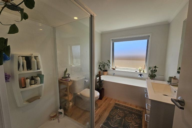 Photo of property in 21 Royal Crescent, Papamoa, 3118