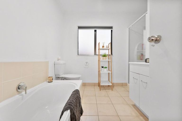 Photo of property in 6 Brunswick Rise, Mangere, Auckland, 2022