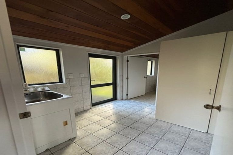 Photo of property in 231 Glengarry Road, Glen Eden, Auckland, 0602