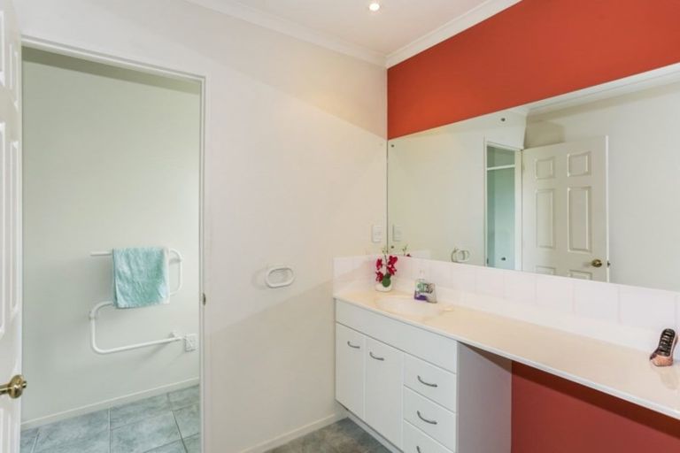 Photo of property in 16 Warriston Avenue, Waiuku, 2123