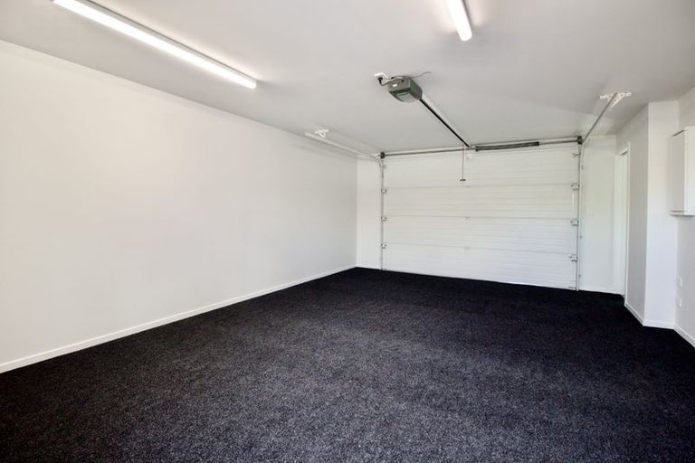 Photo of property in 6/94 Target Road, Totara Vale, Auckland, 0629