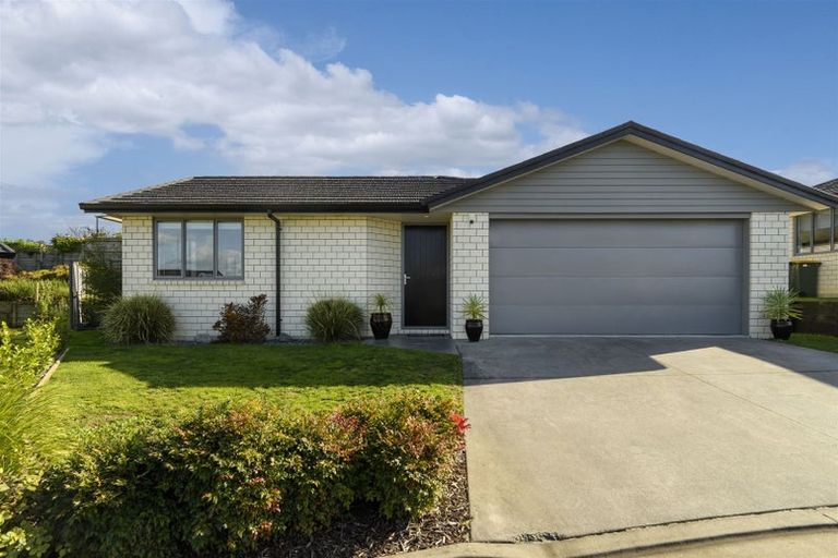 Photo of property in Waterview Estate, 6/4 Greystone Place, Omokoroa, 3114