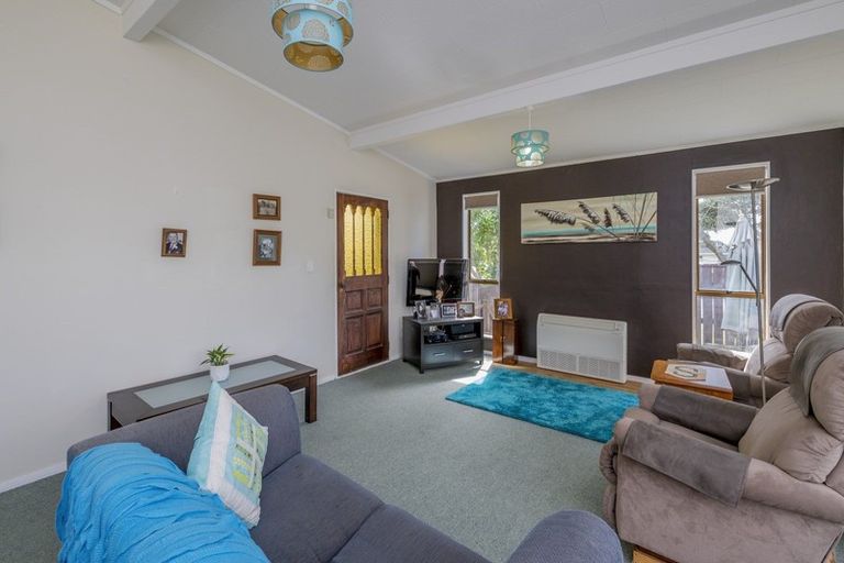 Photo of property in 8 O'rourke Place, Otaki Beach, Otaki, 5512