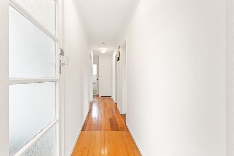 Photo of property in 18 Karamu Street, Te Atatu Peninsula, Auckland, 0610