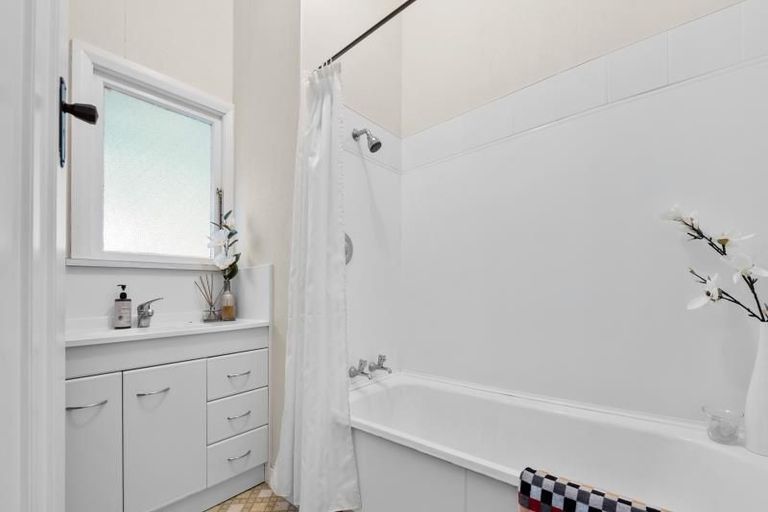 Photo of property in 3 Junction Street, Fairfield, Lower Hutt, 5011