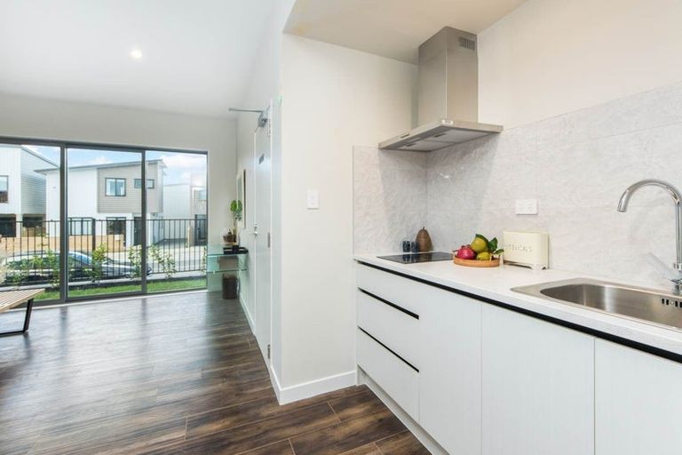 Photo of property in 5 Hea Road, Hobsonville, Auckland, 0616