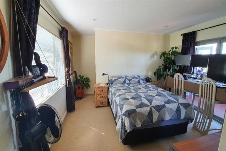 Photo of property in 2/227 Sunset Road, Sunnynook, Auckland, 0632