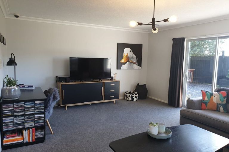 Photo of property in 2/110b Withells Road, Avonhead, Christchurch, 8042