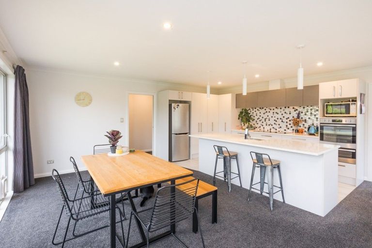 Photo of property in 10 Silicon Way, Fitzherbert, Palmerston North, 4410