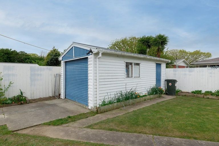 Photo of property in 19 Halswell Crescent, Westbrook, Palmerston North, 4412