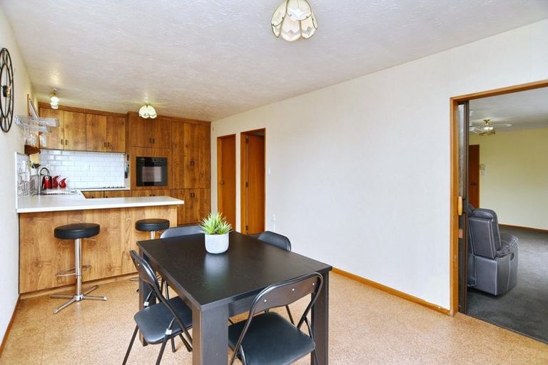 Photo of property in 31 Solomon Avenue, Redwood, Christchurch, 8051