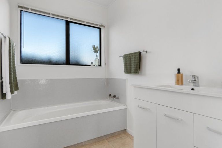 Photo of property in 228 Gravatt Road, Papamoa Beach, Papamoa, 3118