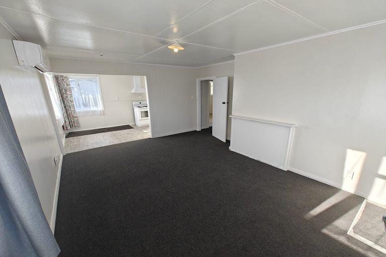 Photo of property in 12 Douglas Crescent, Fairfield, Hamilton, 3214