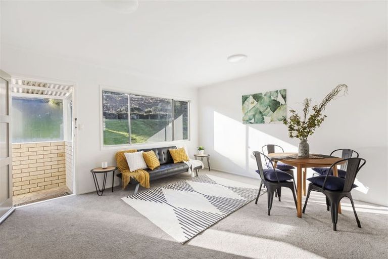 Photo of property in 1/406 Glenfield Road, Glenfield, Auckland, 0629