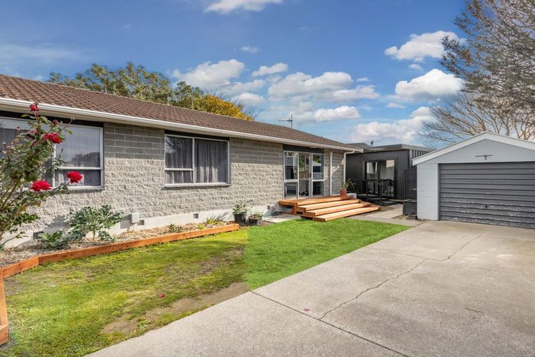 Photo of property in 2/11 Farnborough Street, Aranui, Christchurch, 8061