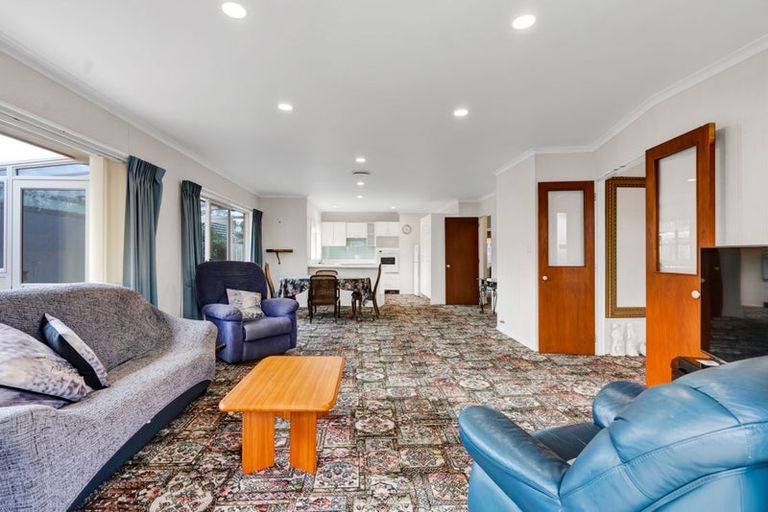 Photo of property in 1/9 Waiwera Place, Merrilands, New Plymouth, 4312