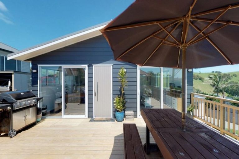 Photo of property in 32 Oxford Street, Whakapirau, Maungaturoto, 0583