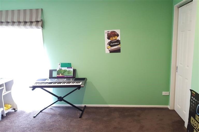 Photo of property in 22 Harbour Lights Close, West Harbour, Auckland, 0618