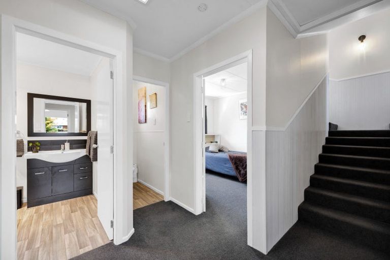 Photo of property in 1 Nikau Street, Inglewood, 4330