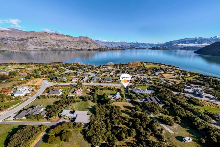 Photo of property in 16 Briar Bank Drive, Wanaka, 9305