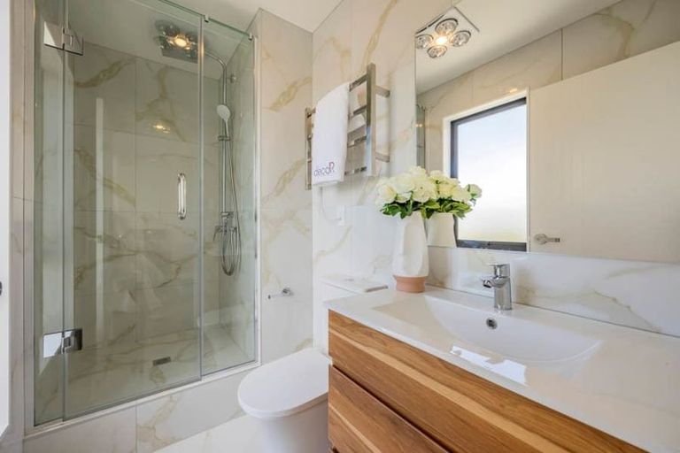 Photo of property in 4/8 Sheehan Road, Te Atatu South, Auckland, 0610