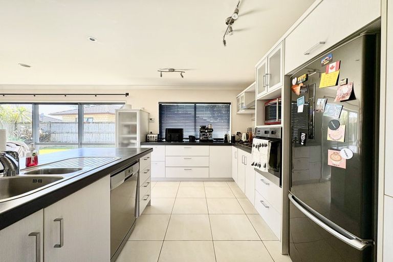 Photo of property in 6 Bellshill Close, Wattle Downs, Auckland, 2103