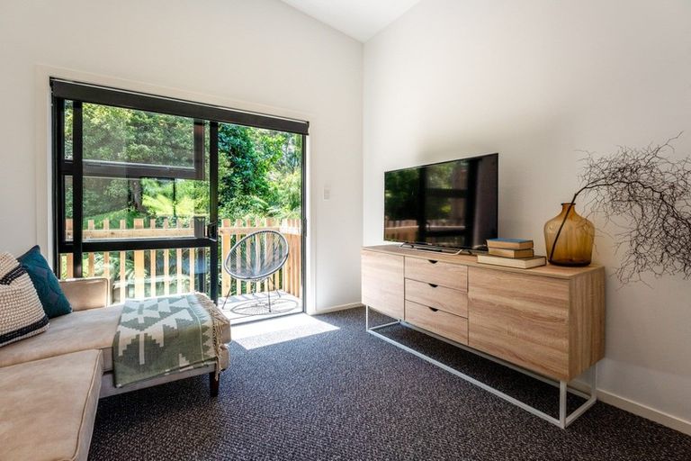 Photo of property in 11 Lannan Road, Surfdale, Waiheke Island, 1081