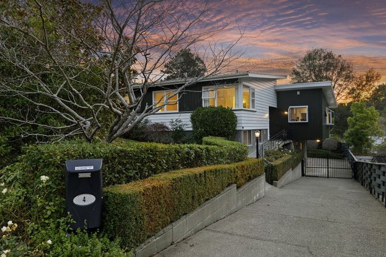 Photo of property in 4 Harewood Grove, Pinehaven, Upper Hutt, 5019