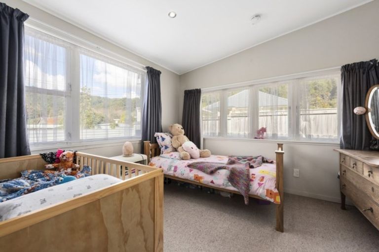 Photo of property in 52 Raukawa Street, Stokes Valley, Lower Hutt, 5019