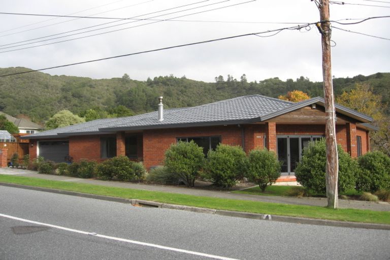 Photo of property in 86 Horoeka Street, Stokes Valley, Lower Hutt, 5019
