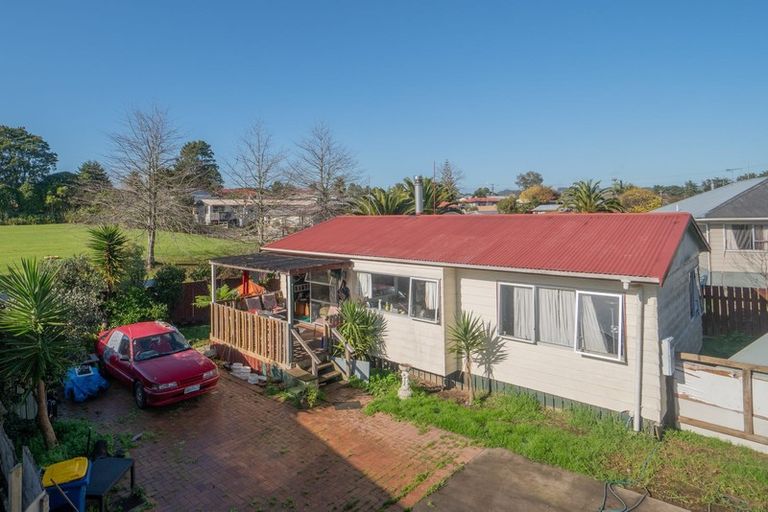 Photo of property in 2/20 Mile Place, Henderson, Auckland, 0612