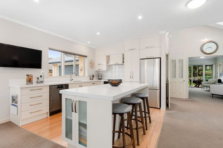 Photo of property in 35 Masefield Terrace, Kelvin Grove, Palmerston North, 4414